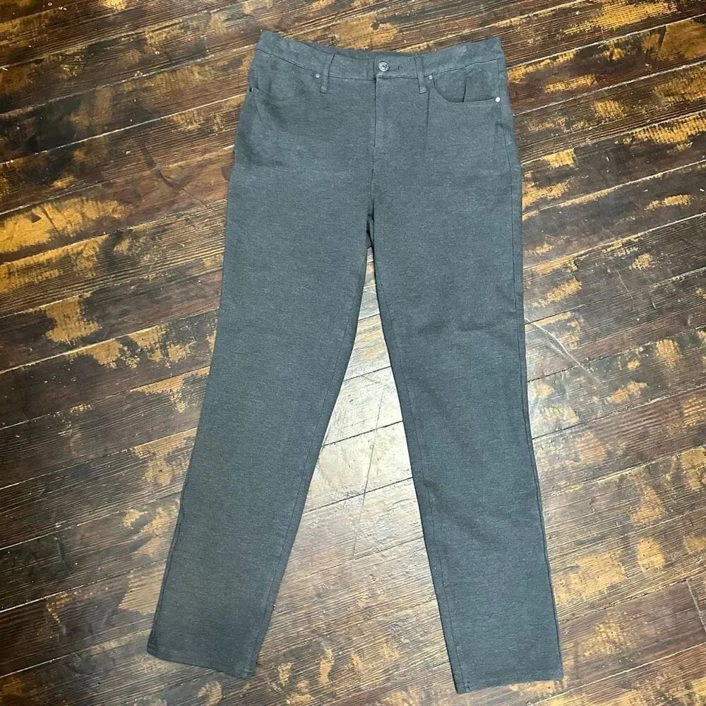 Chico’s gray knit 0.5/6 tapered leg normcore pants